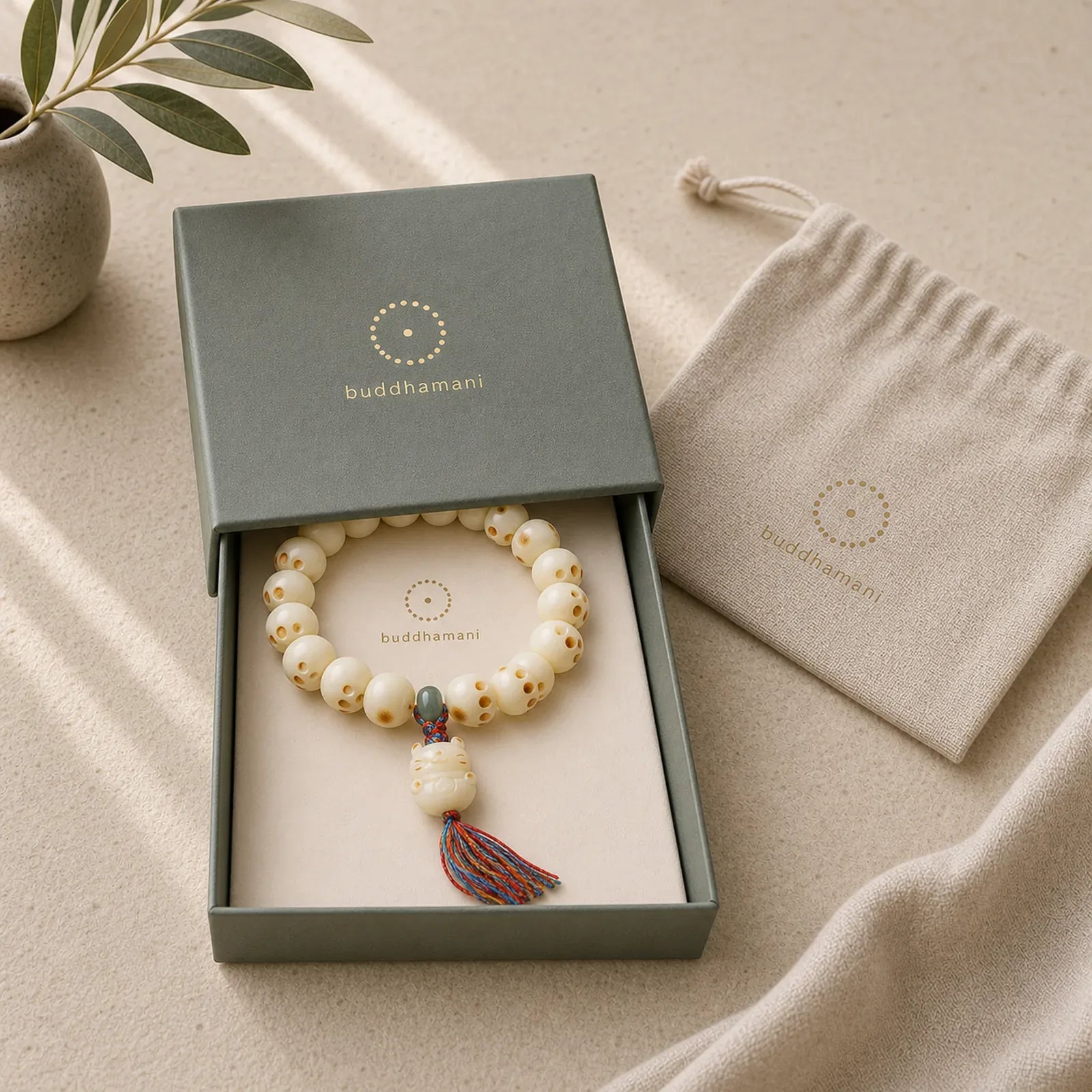 Cute Lucky Cat Bodhi Seed Cat Paw Harmony Bracelet featuring Bodhi Seed