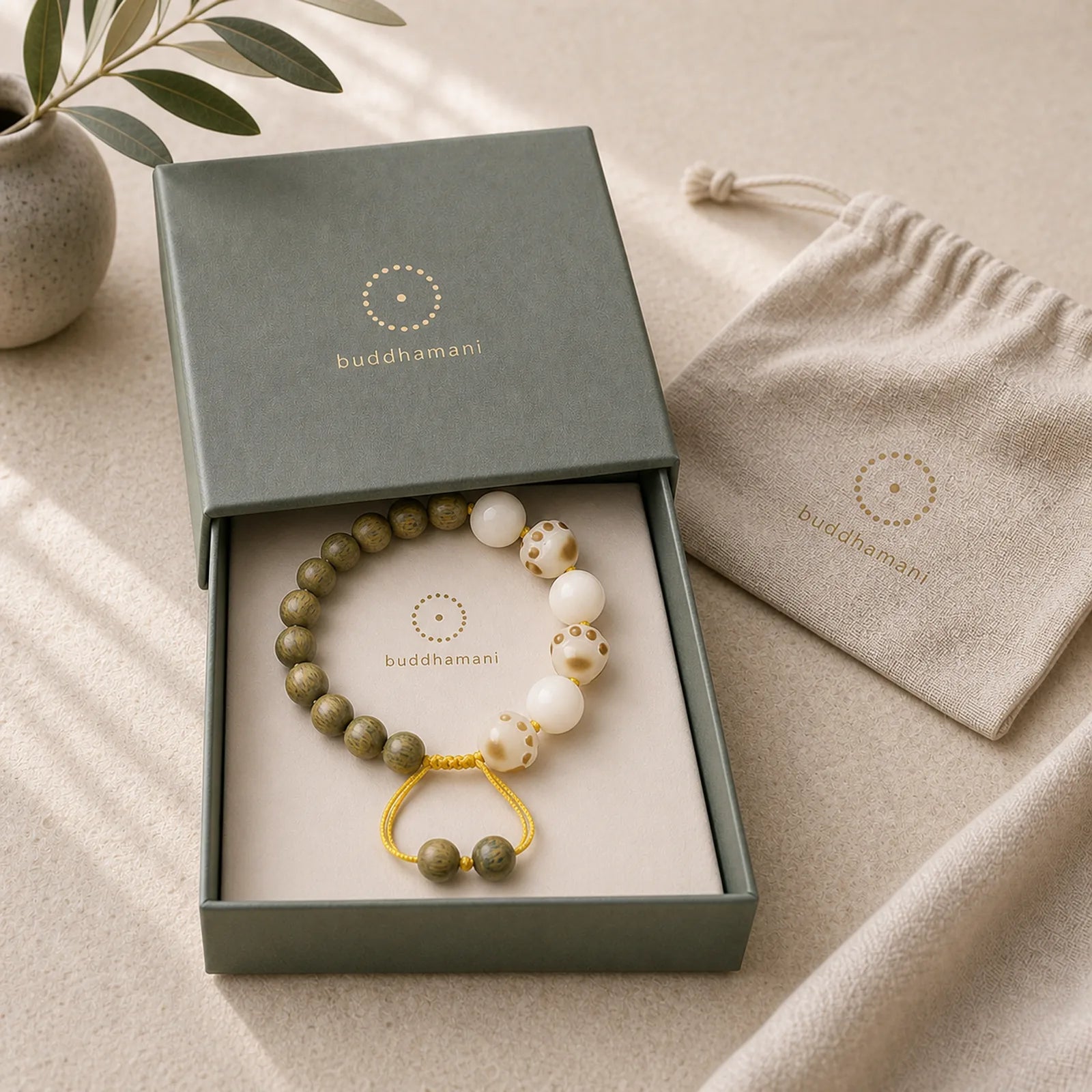 Natural Green Sandalwood Bodhi Seed Cat Paw Claw Cure Bracelet featuring Green Sandalwood, Sandalwood, Bodhi Seed